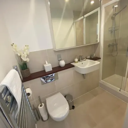 Seaview, Luxury Apartment, 2 Min Walk To Porth Beach Apartment