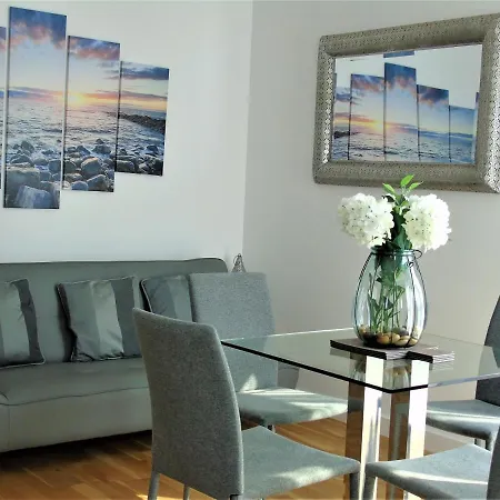 Seaview, Luxury Apartment, 2 Min Walk To Porth Beach Newquay (Cornwall)