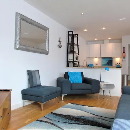 Apartment Seaview, Luxury Apartment, 2 Min Walk To Porth Beach *